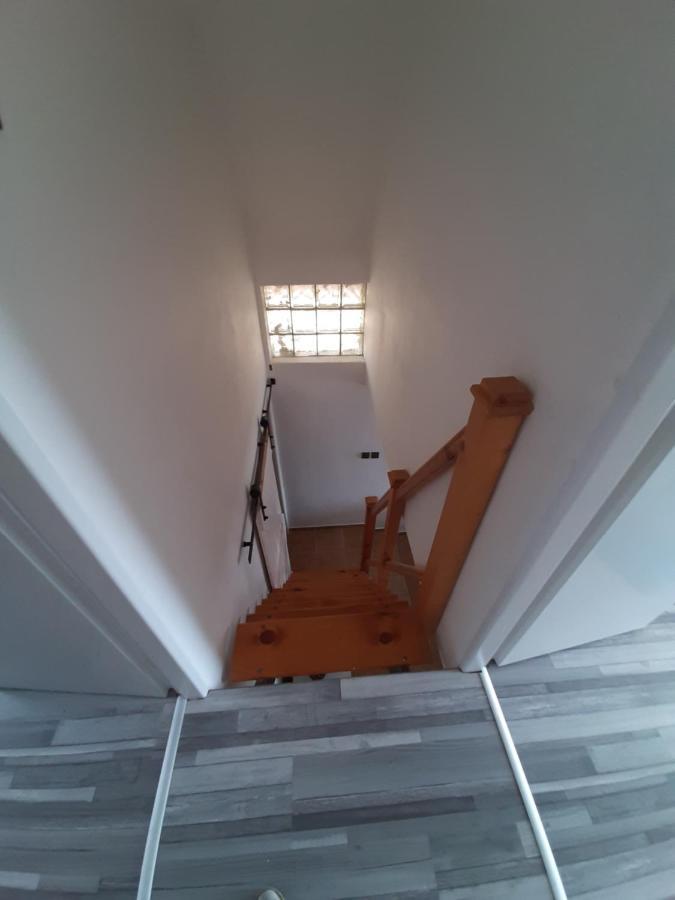 Grapeline Guesthouse Chotin Exteriör bild
